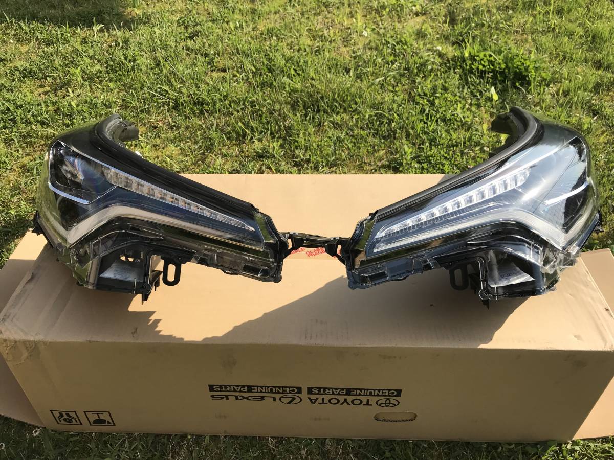 売切り!! C－HRトヨタ純正品LEDヘッドライト左右セットの中古品です