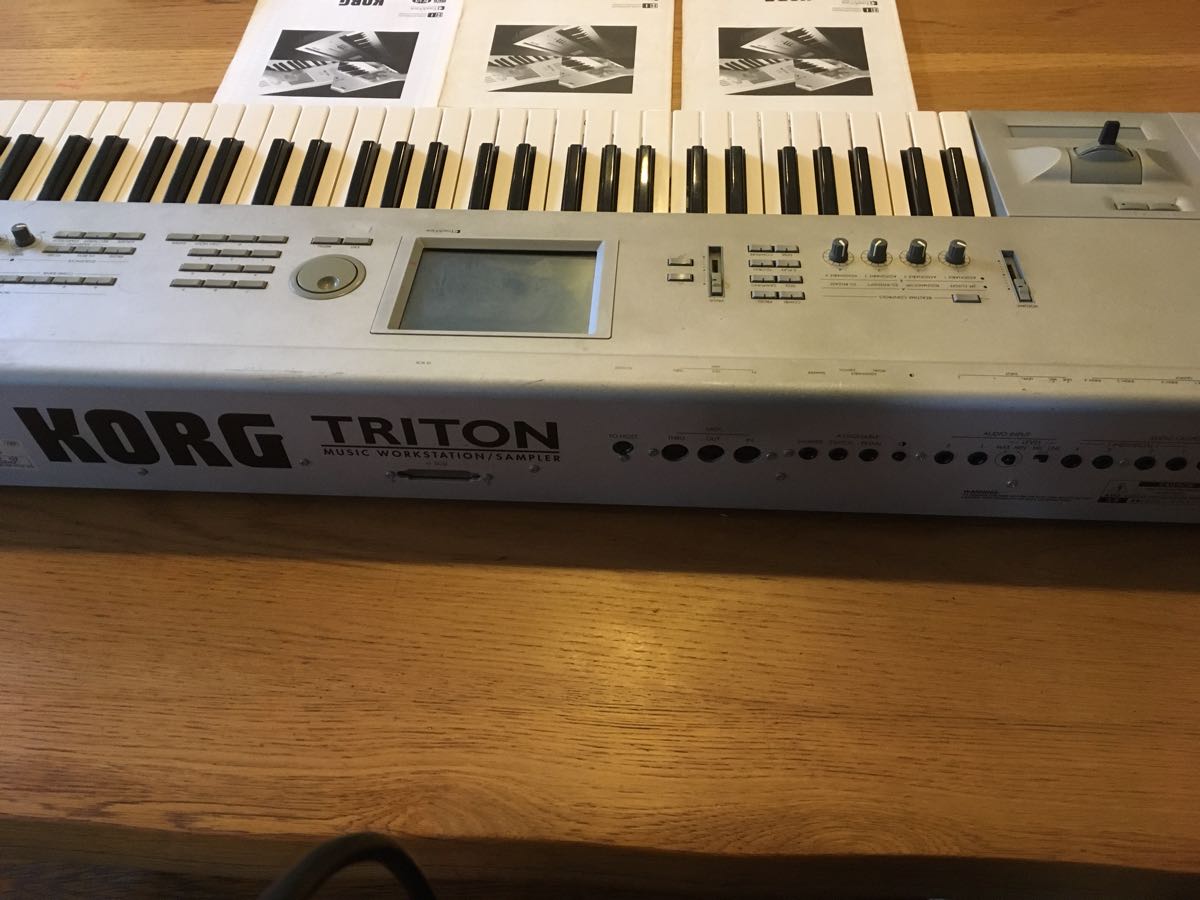 KORG TRITON 61鍵 ジャンク品 各種マニュアル 電源コード 元箱付属 