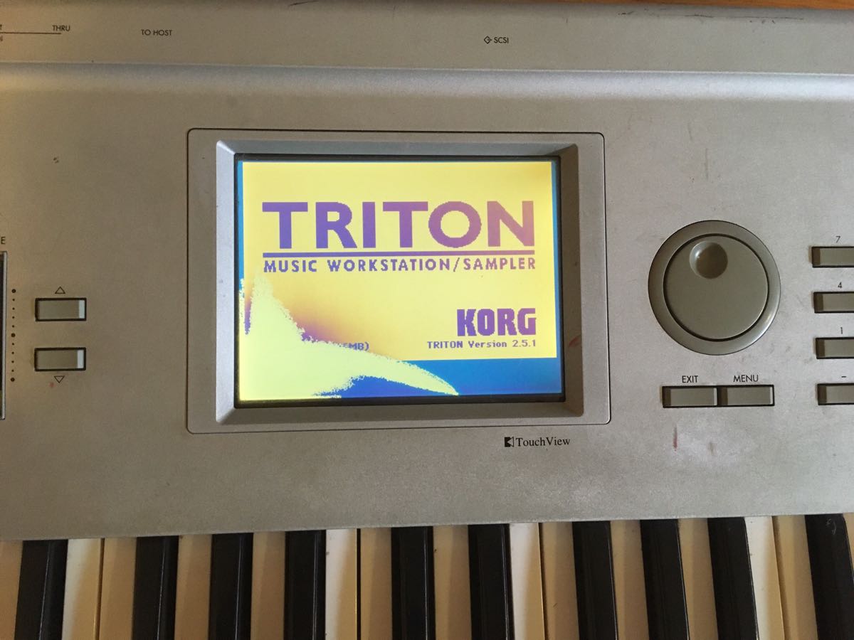 KORG TRITON 61鍵 ジャンク品 各種マニュアル 電源コード 元箱付属 