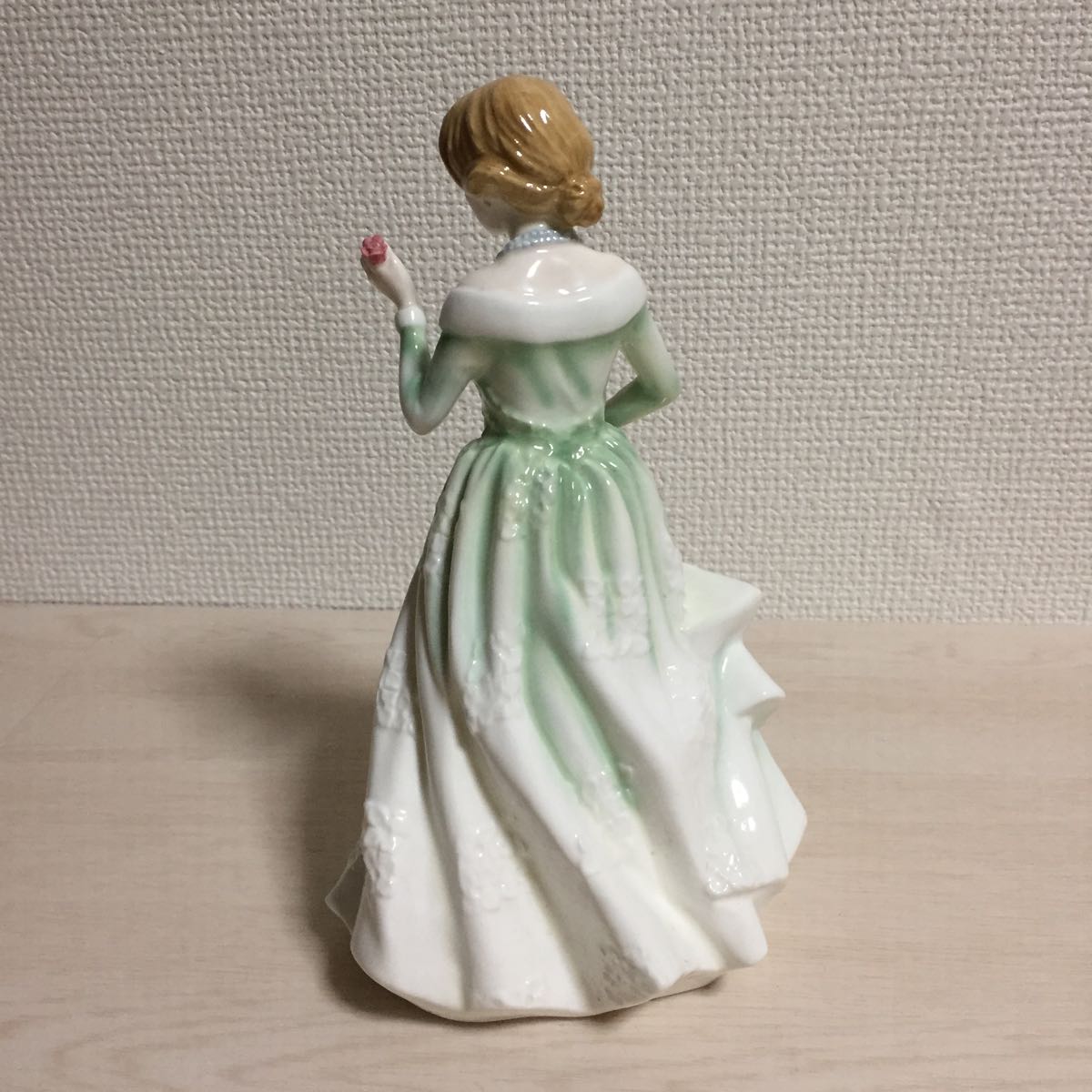 ロイヤルドルトン フィギュリン アンティーク人形 2体セット ロイヤル