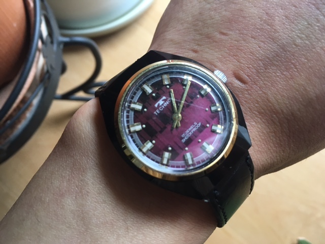 ヴィンテージ品 TECHNOS テクノス 17JEWELS SHOCKPROOF ワインカラー 手巻き メンズ 腕時計