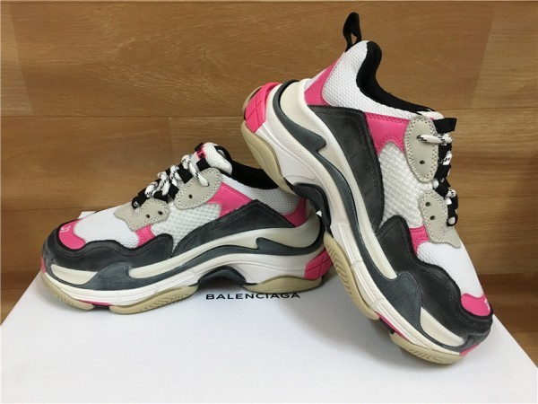 本物 バレンシアガ Balenciaga 18ss Triple S ヨーロッパ 限定 スニーカー サイズ レディース37 23cm ブラック ホワイト ピンク 23 0cm 売買されたオークション情報 Yahooの商品情報をアーカイブ公開 オークファン Aucfan Com