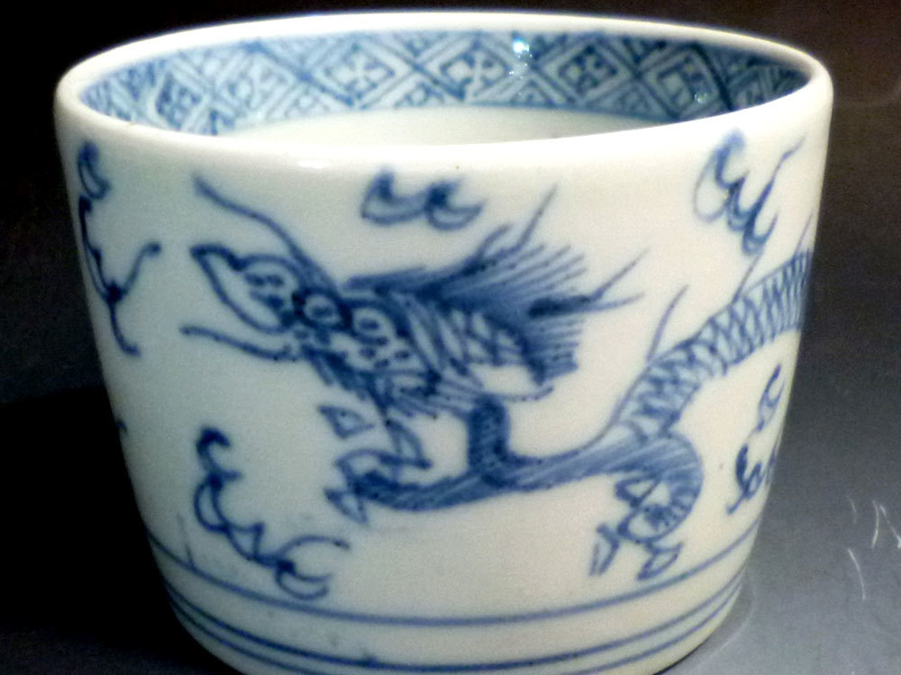 １８世紀後半の色絵蕎麦猪口２点（龍・雲・宝珠文／亀甲・人物・風景文） 伊万里 染付龍宝珠文そば猪口 – 古美術西川 (翔) 古伊万里 染