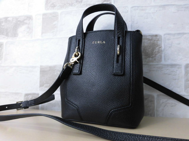 極美品(新品同様)■フルラ FURLA■2wayハンド バッグ レザー 可愛い鞄 ag8217