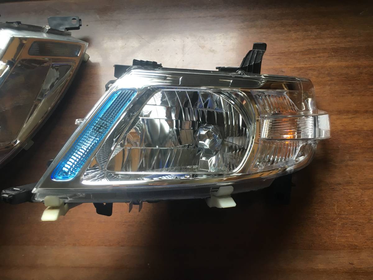 セレナ C25 ハイウェイスター HID。 左右のキセノンヘッドライト