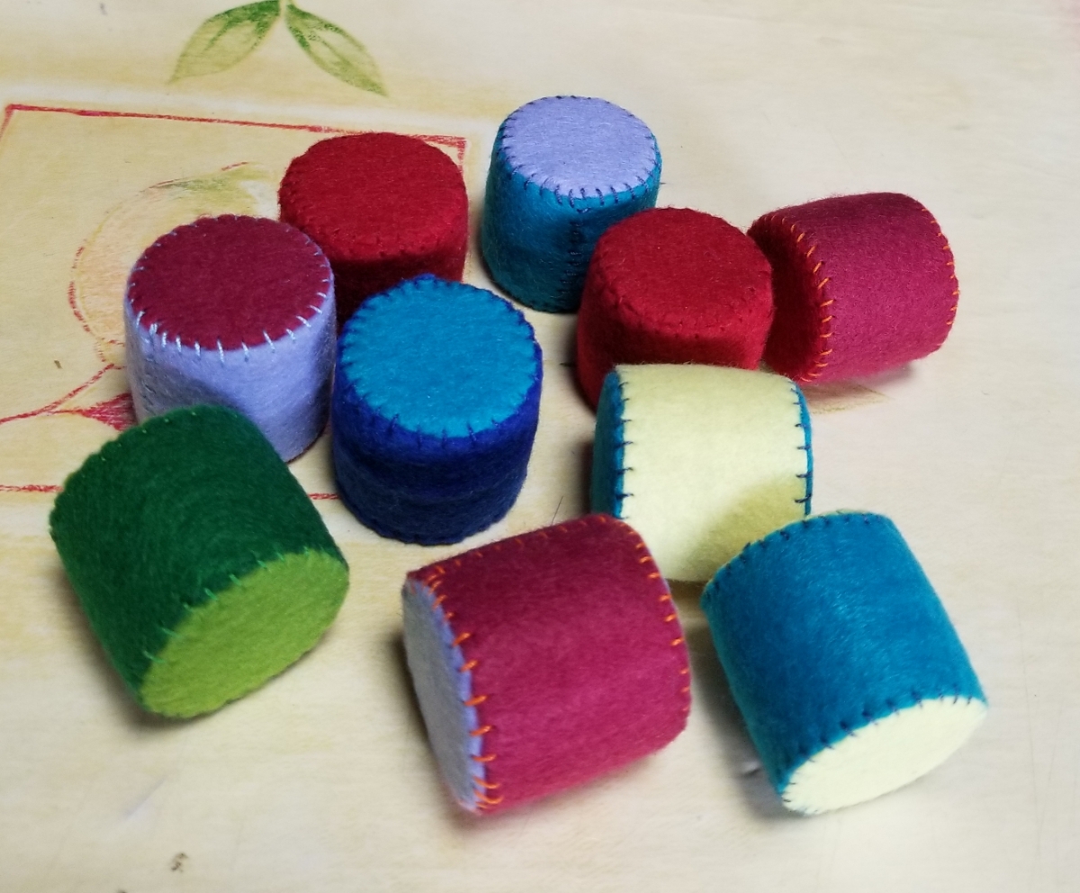 フェルトおもちゃ コロコロボール10個セット ペットボトルキャップ ハンドメイド 完成品 売買されたオークション情報 Yahooの商品情報をアーカイブ公開 オークファン Aucfan Com