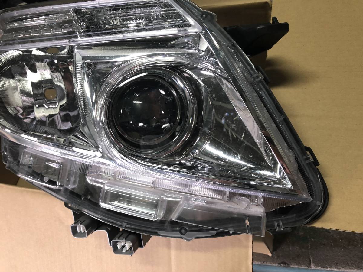 ノア・80系・右ヘッドランプユニット（中古品） トヨタ純正 ZRR80 ノア ヘッドランプユニット右 ICHIKOH 28-227 中古