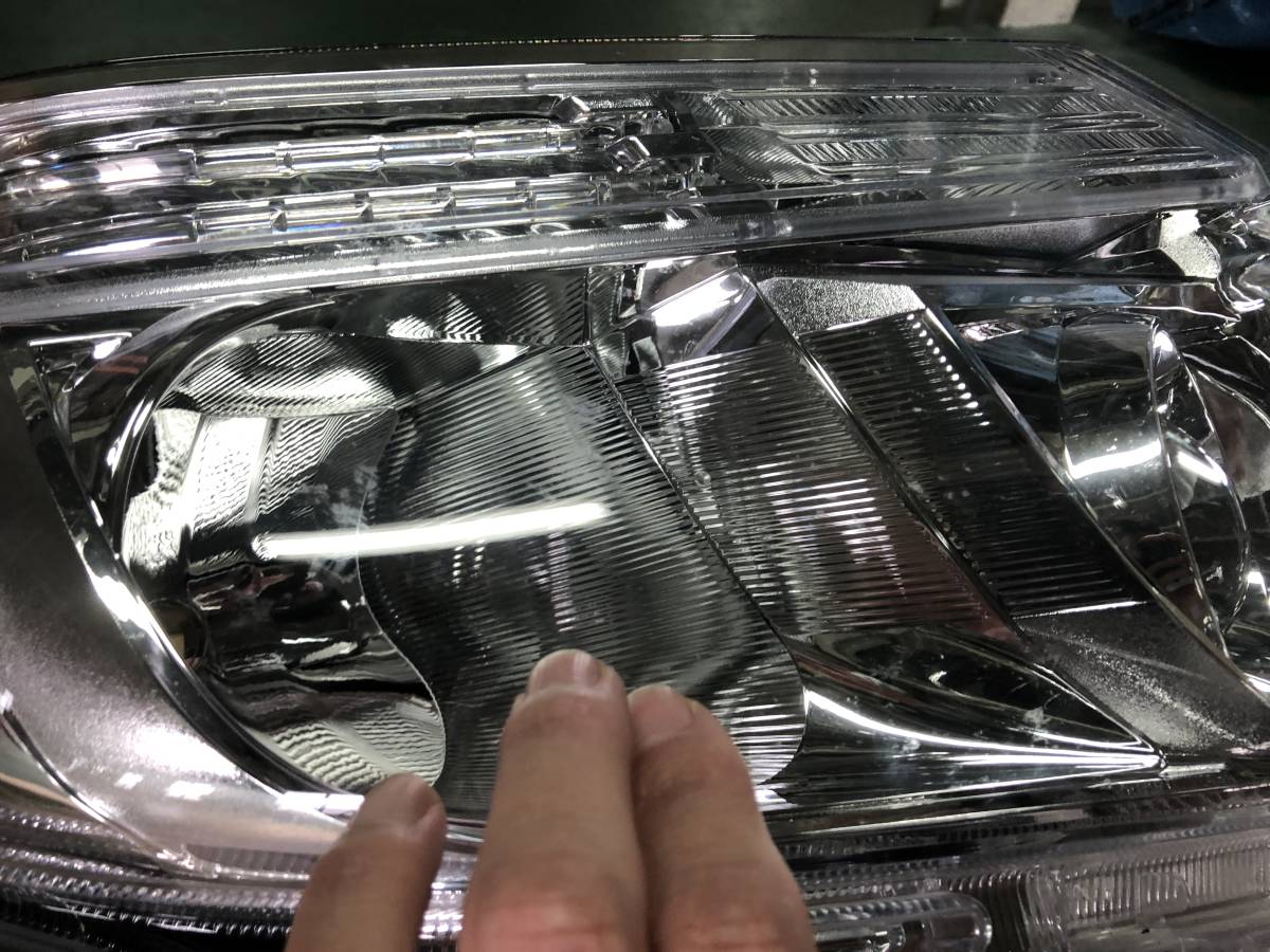 トヨタ純正 ZRR80 ノア ヘッドランプユニット右 ICHIKOH 28-227 中古