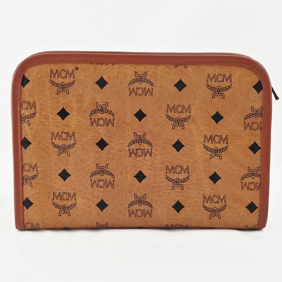 MCM エムシーエム◆セカンドバッグ クラッチ コニャック ロゴ総柄 鞄 PVC★2081 MCM（セカンドバッグ&frasl;クラッチバッグ）のフリマアイテム一覧 MCM セカンドバッグ エムシーエム セカンドバッグの通販 バッグの通販