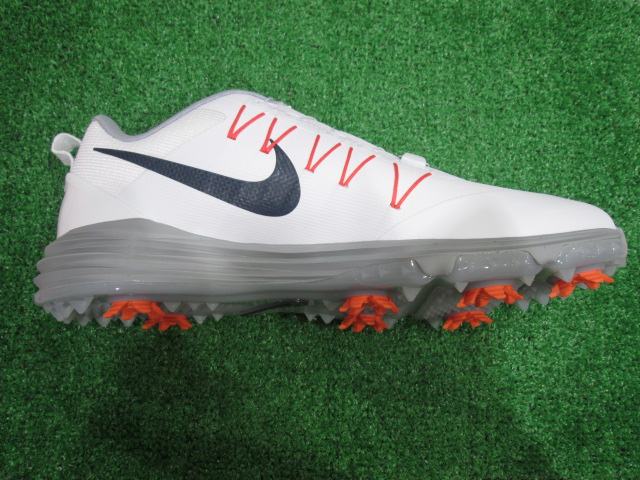 GK鈴鹿☆新品即決061 ナイキ ルナ コマンド2 ボア 849970-101/27.0/白/グレー/ＮＩＫＥ/ダイヤル式/3E/BOA/人気/特価！