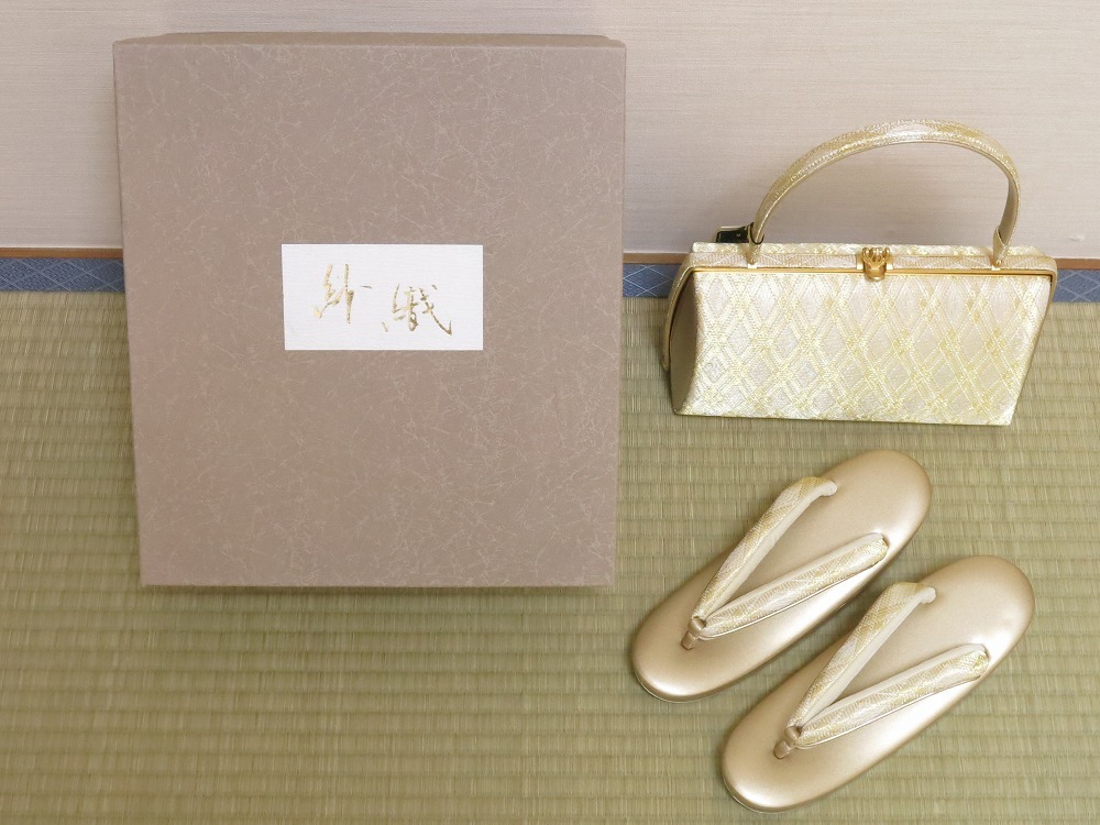 安い，定番人気 A907-2391 丸文/草履 バッグセット/沙織/礼装用/パールトーン加工 済/斜め格子柄/ /Lサイズ/箱付(L寸)｜売買されたオークション情報、yahooの商品情報をアーカイブ公開 - オークファン L寸