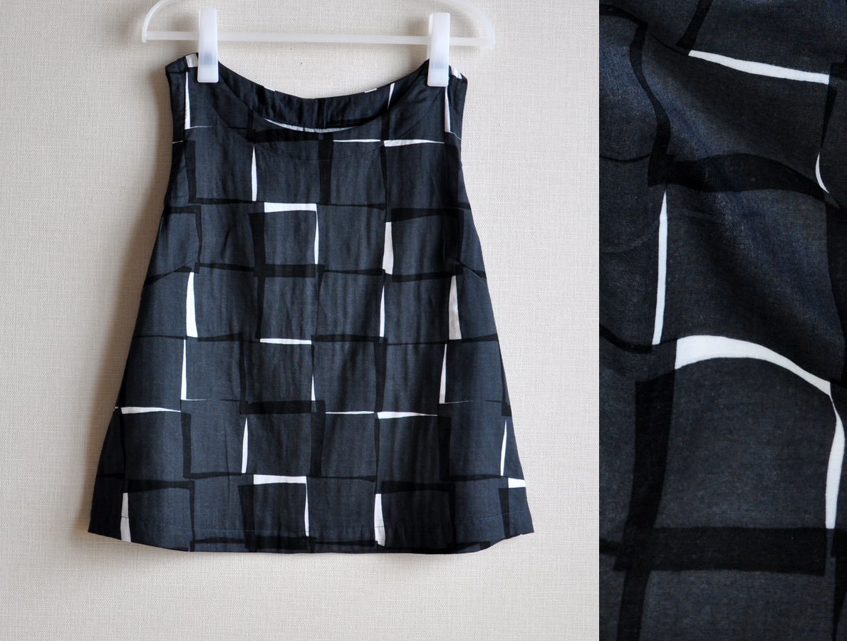 earth_eco_loco レディース ブラウス シャツ ノーカラー 24SS0604R, 綿ダブルガーゼ/濃いグレーの大きな四角/ラフなノースリーブブラウス/М