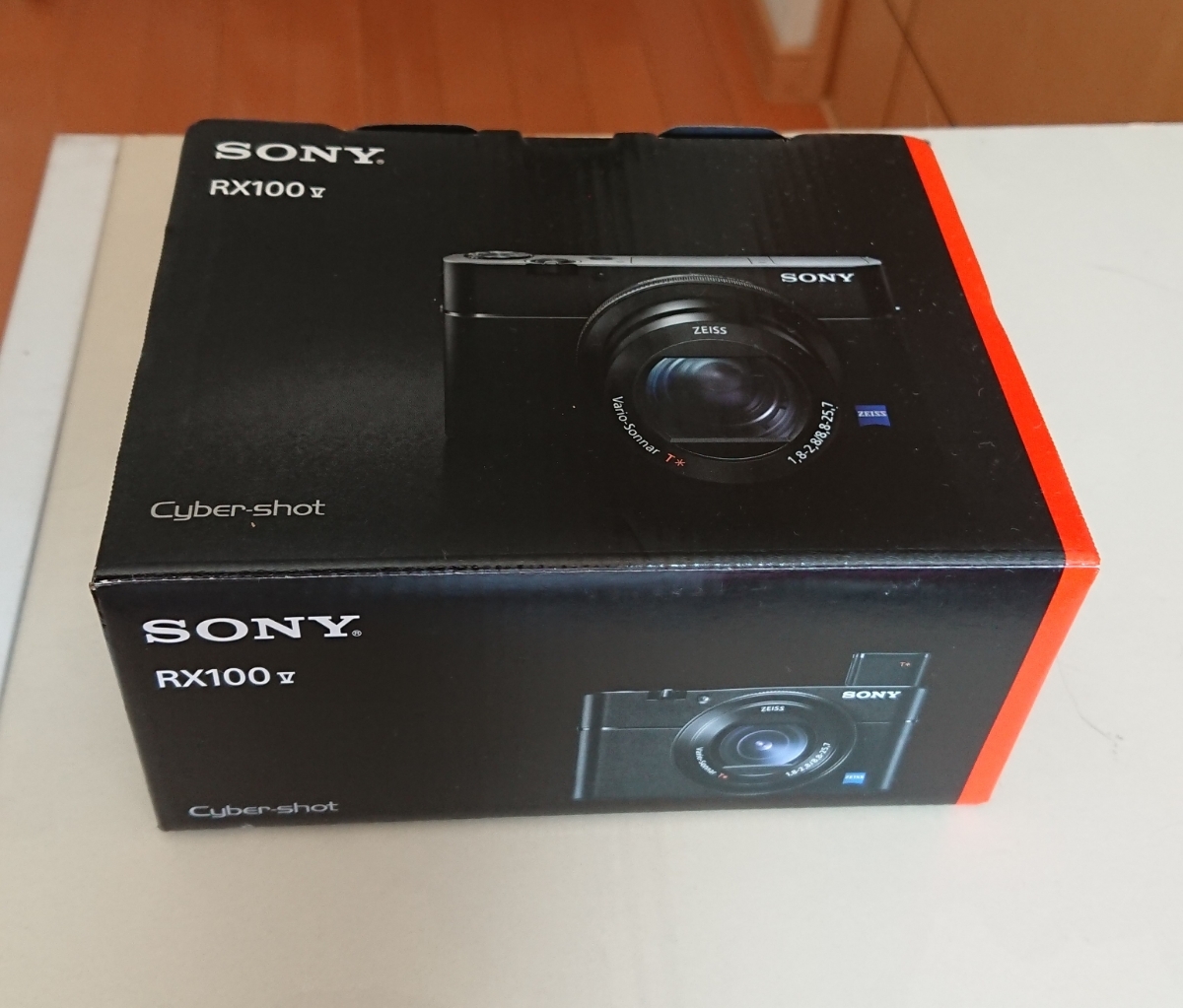 ソニー、従来モデルから処理性能が1.8倍になった「DSC-RX100M5A