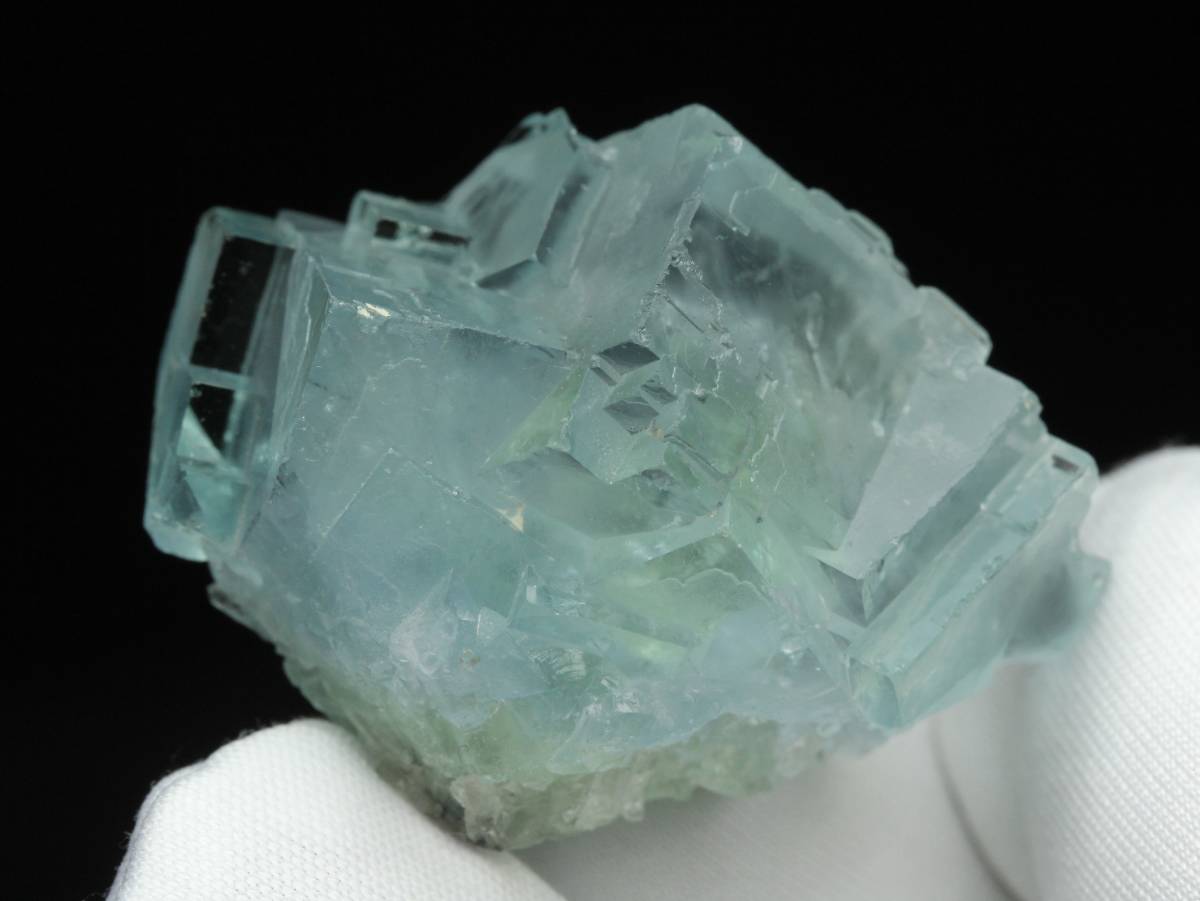 中国湖南省産 球状フローライト 原石 158g 蛍石 母岩付き 置物 天然石