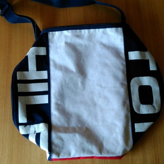 トミーフィルフィガー　バック