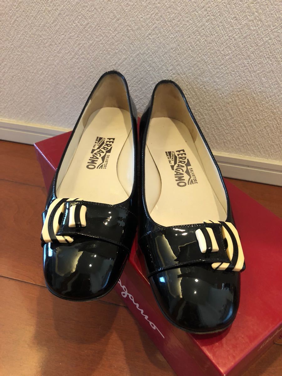 フェラガモ 7 1/2 D パテントパンプス