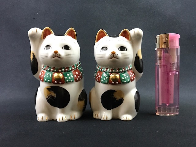 招き猫 ⁄ 置物 九谷焼 縁起物 : 三毛 – 招き猫焼き物 招猫 瀬戸焼 右手