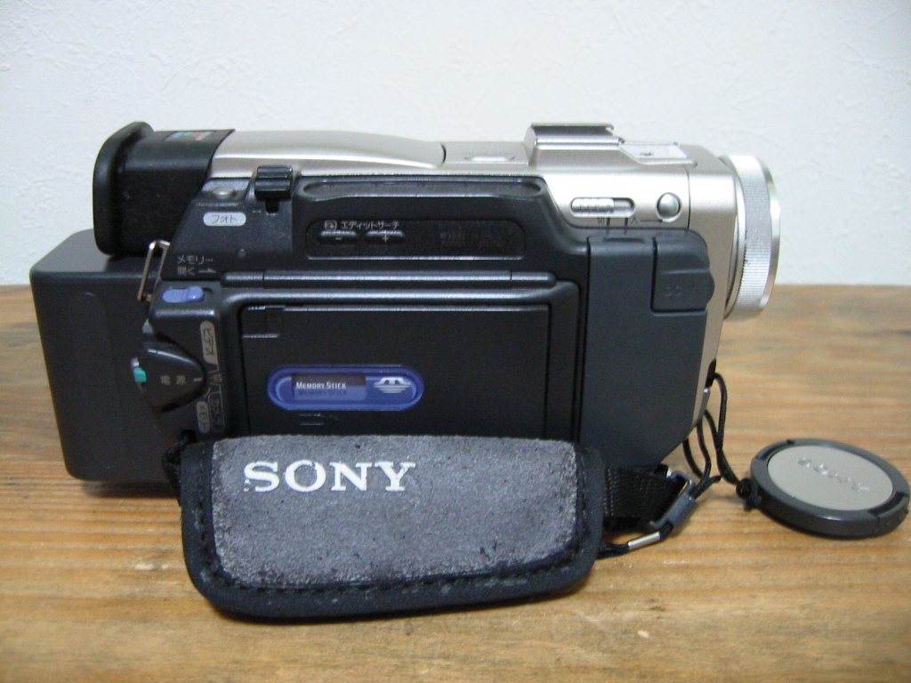 再生・録画OK！☆SONYの液晶Mini DVビデオカメラ・DCR-TRV10☆DVテープ