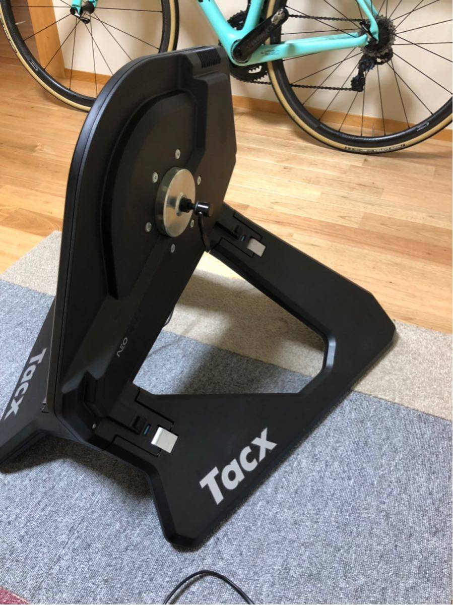 Tacx neo smart ローラー T2800 TACX NEO SMART T2800 ローラー台 