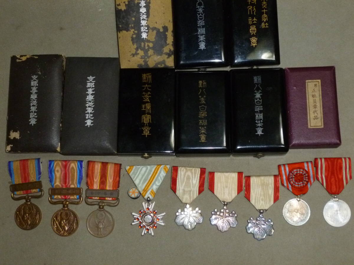 勲五等双光旭日章　勲六等瑞宝　満州事変 従軍記章　那事変従軍記章　勲章 勲章・従軍記章・合計9点・瑞宝章旭日章満州事変従軍記章（日本軍刀