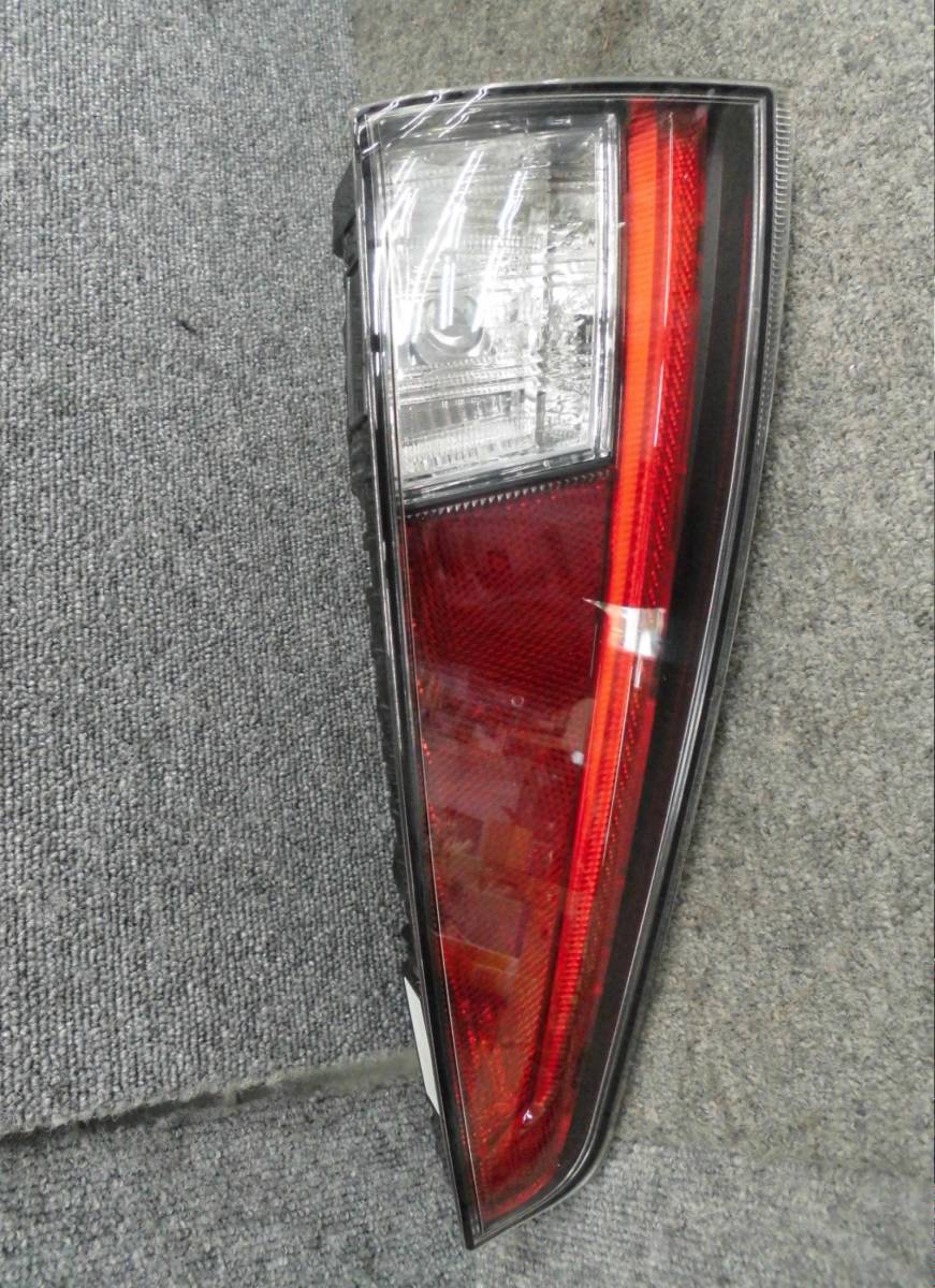 ○○1811-R4 ZVW50 プリウス 純正 テールランプ 左 下部 LED点灯確認
