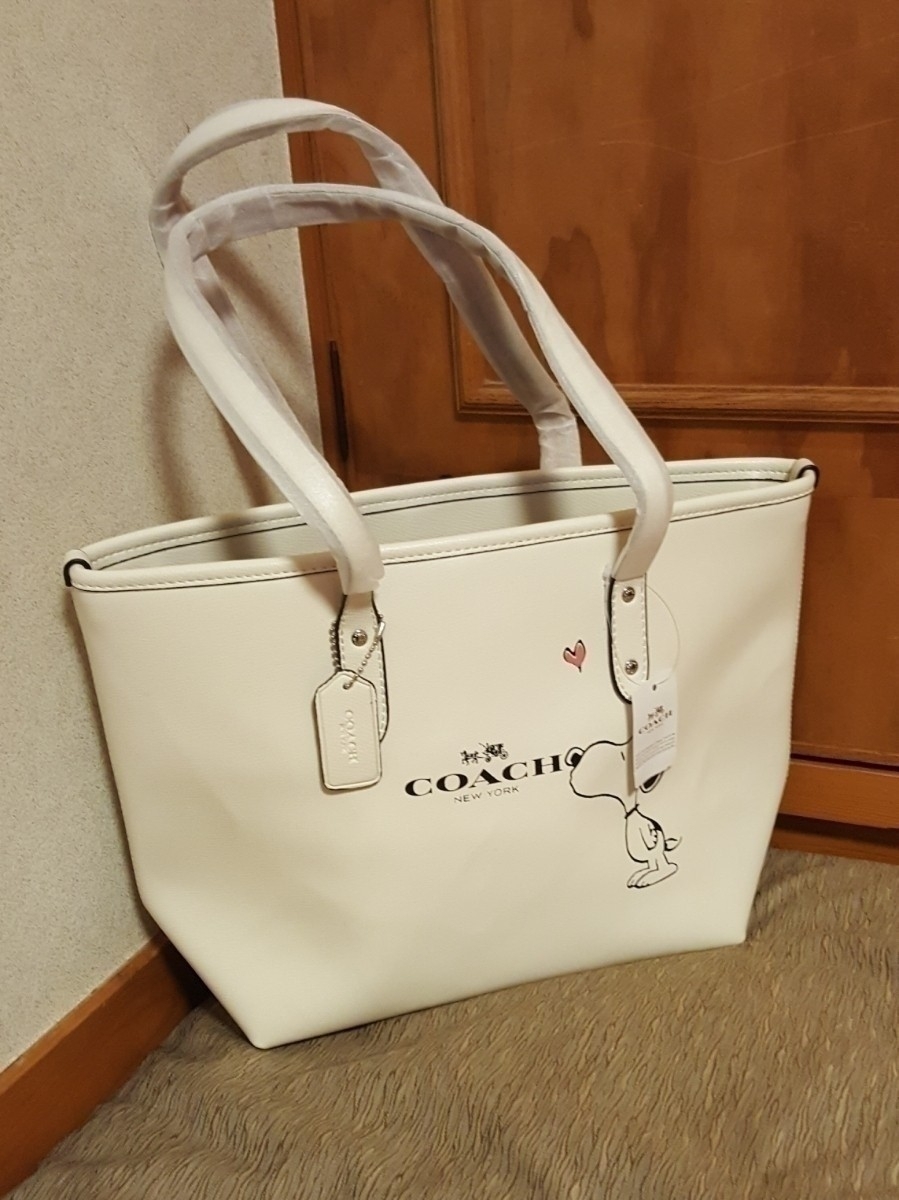 SALE，お買い得 COACH コーチ スヌーピー トートバッグ ホワイト(トートバッグ)｜売買されたオークション情報、yahooの商品情報をアーカイブ公開 - オークファン かばん、バッグ