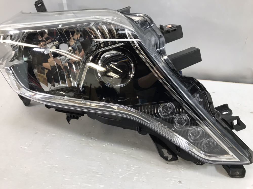 人気色 ランドクルーザープラド TRJ150W ・GRJ150W 中期 LEDヘッド