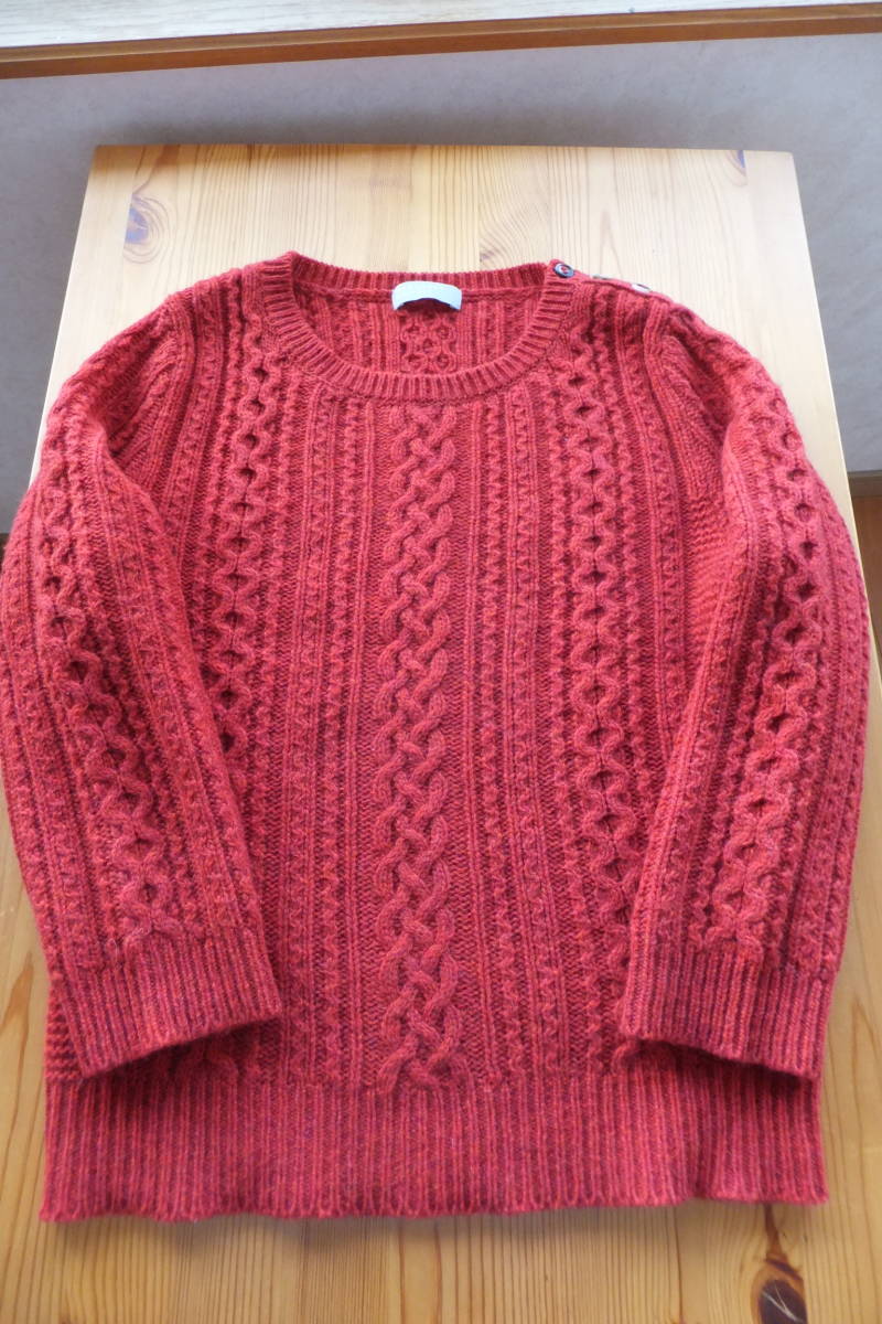 格安，限定セール MAGARET HOWELL 可愛い赤色 ケーブル編みが素敵な肩ボタンニット ハウエル(セーター)｜売買されたオークション情報、yahooの商品情報をアーカイブ公開 - オークファン 女性用