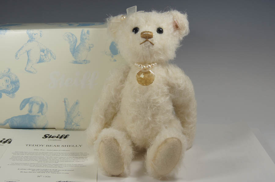 シュタイフ シェリー テディベア 2012年 29cm Teddybear Shelly スワロフスキー STEIFF 限定1500体 EAN:035784(シュタイフ社)｜売買されたオークション情報、yahooの商品情報をアーカイブ公開 - オークファ シュタイフ社