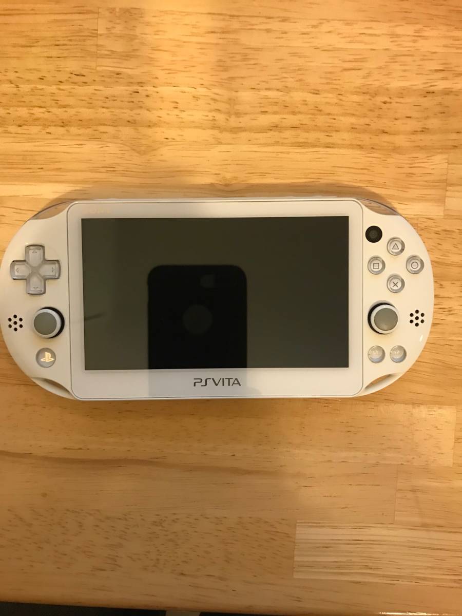 ☆美品 PS VITA PCH-2000 本体 ホワイト メモリーカード8GB・液晶 