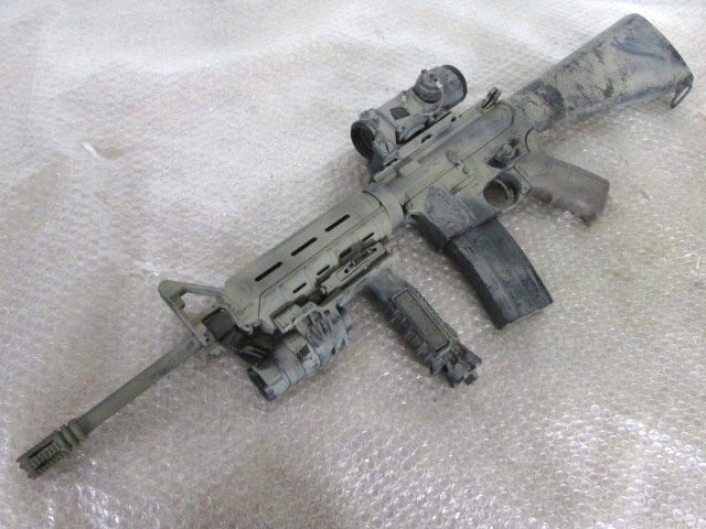 ○ M4カービン 電動ガン メーカー モデル 等確認不可 迷彩塗装 カスタム有 動作確認済み モデルガン