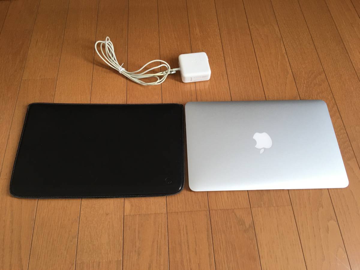 MacBook Air 11インチ， USキーボード，Early 2015， 2.2 GHz Core i7 