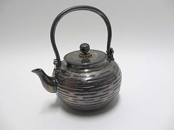 銀瓶 - 純銀保証 銀 純銀製 純銀（アート・美術品・骨董品・民芸品｜ホビー 純銀 Yahoo!オークション | 純銀細工 手作り 価格.com 砲口宝珠形 環摘蓋 造 金黒彩仕上げ