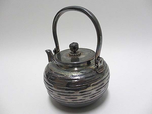 銀瓶 - 純銀保証 銀 純銀製 純銀（アート・美術品・骨董品・民芸品｜ホビー 純銀 Yahoo!オークション | 純銀細工 手作り 価格.com 砲口宝珠形 環摘蓋 造 金黒彩仕上げ