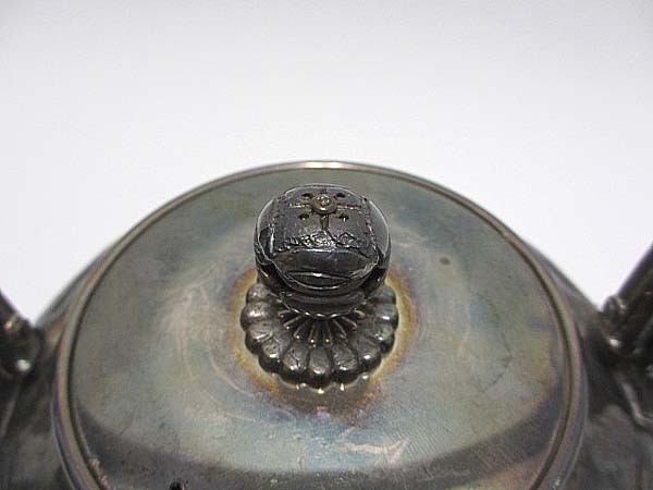 銀瓶 - 純銀保証 銀 純銀製 純銀（アート・美術品・骨董品・民芸品｜ホビー 純銀 Yahoo!オークション | 純銀細工 手作り 価格.com 砲口宝珠形 環摘蓋 造 金黒彩仕上げ