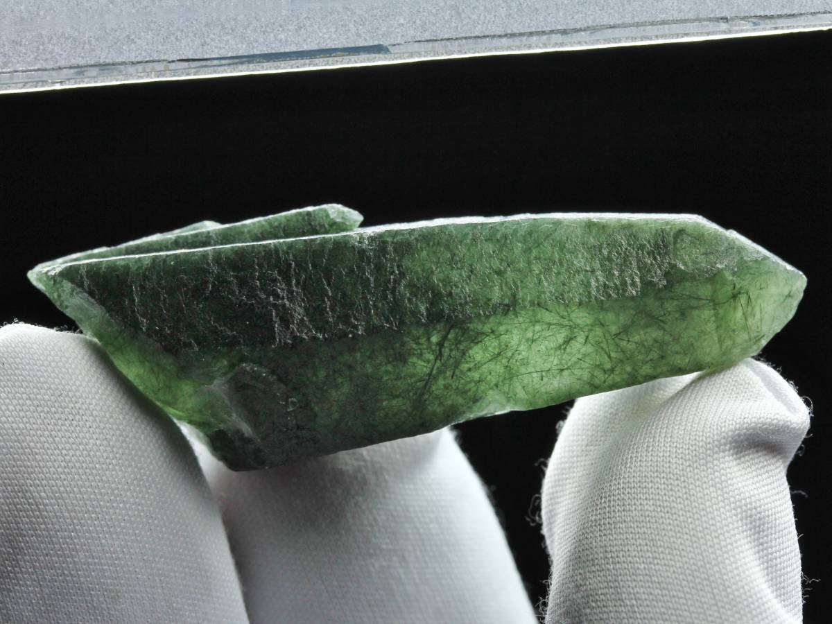 100%新品，最新作 鉱物 灰鉄輝石 緑水晶 原石 中国 内モンゴル産 ヘデンバーガイト イン クォーツ 強光沢(原石)｜売買されたオークション情報、yahooの商品情報をアーカイブ公開 - オークファン 原石