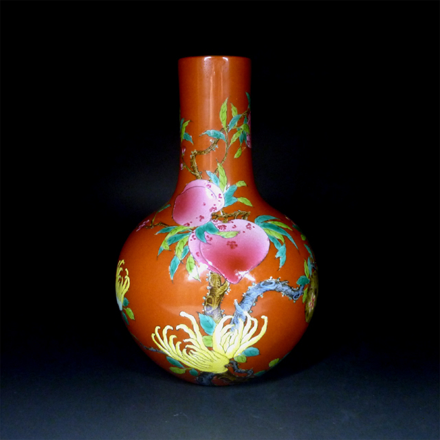 中国古美術　大清乾隆年製　桃　瓶 中国古美術 大清乾隆年製 桃 瓶 中国美術 粉彩九桃紋天球瓶 大清乾隆年