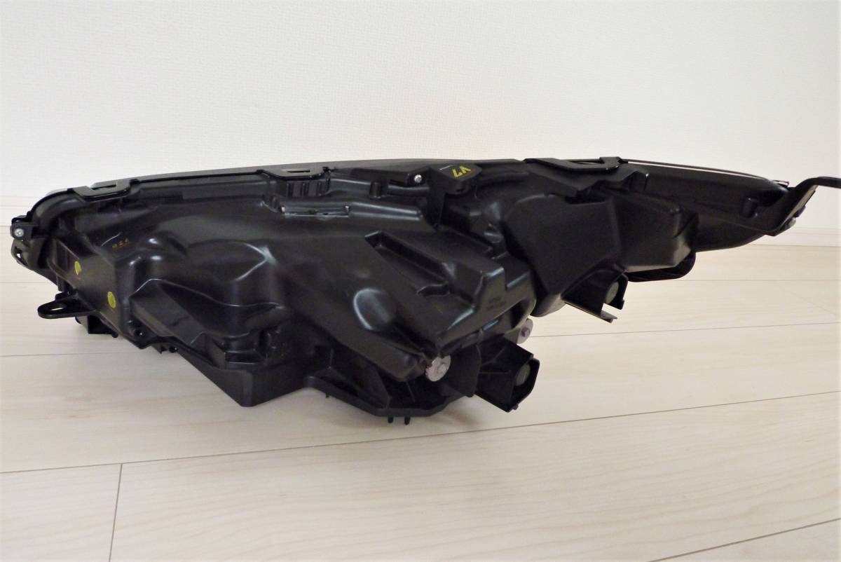 美品］レクサスNX AYZ15 後期3眼LED 右ヘッドライト純正KOITO 美