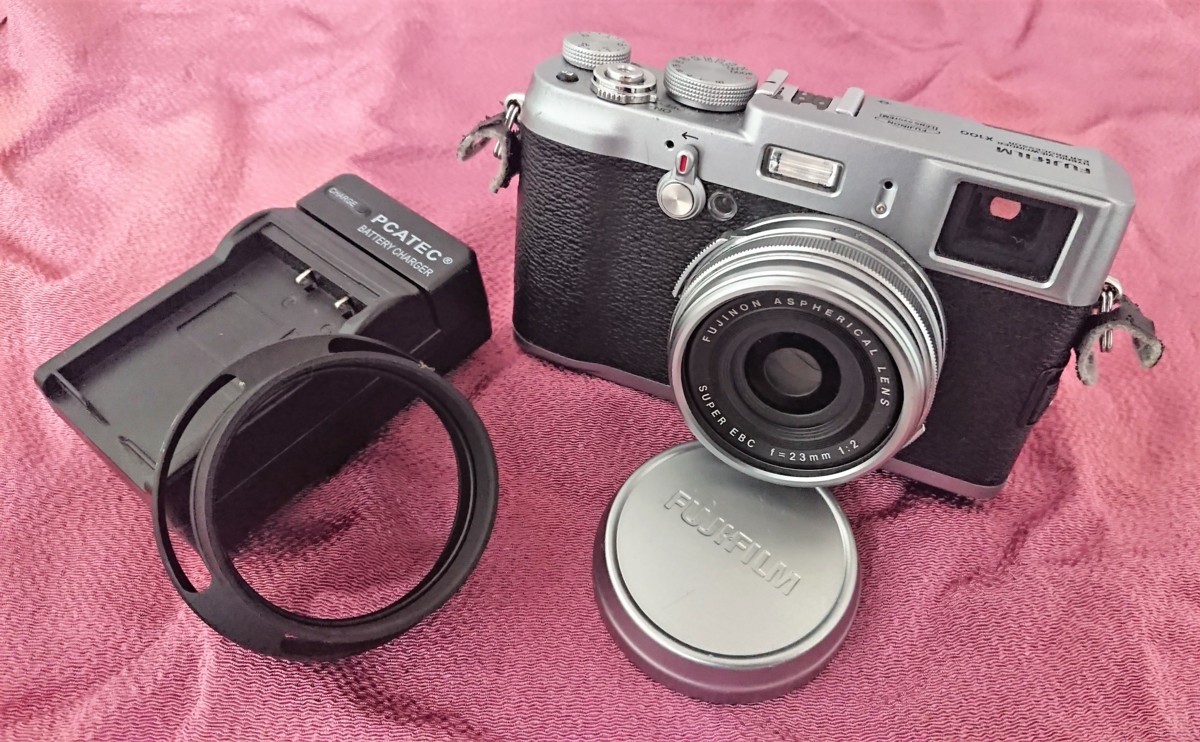 FUJIFILM 富士フィルム FinePix X100 デジタル一眼 デジコン カメラ