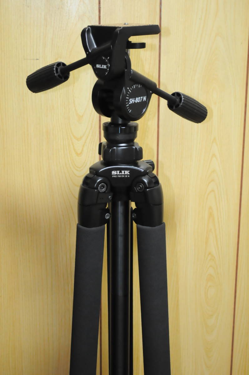 キレイ！ 現行モデル！ 大型プロ仕様　スリック プロ 700 DX III N　三脚 3段　雲台セット　フルサイズ一眼レフ 大口径レンズ ザ NS スリック独自の軽合金パイプ採用大型三脚「プロ 脚単体 4段 超大型