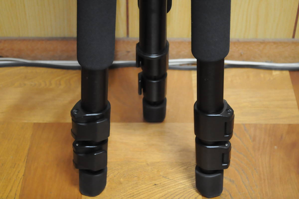 キレイ！ 現行モデル！ 大型プロ仕様　スリック プロ 700 DX III N　三脚 3段　雲台セット　フルサイズ一眼レフ 大口径レンズ ザ NS スリック独自の軽合金パイプ採用大型三脚「プロ 脚単体 4段 超大型