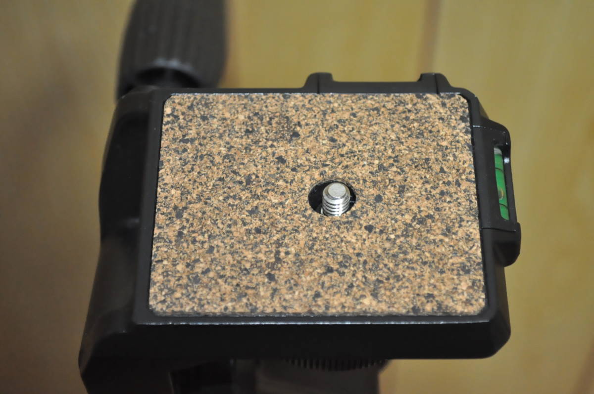 キレイ！ 現行モデル！ 大型プロ仕様　スリック プロ 700 DX III N　三脚 3段　雲台セット　フルサイズ一眼レフ 大口径レンズ ザ NS スリック独自の軽合金パイプ採用大型三脚「プロ 脚単体 4段 超大型