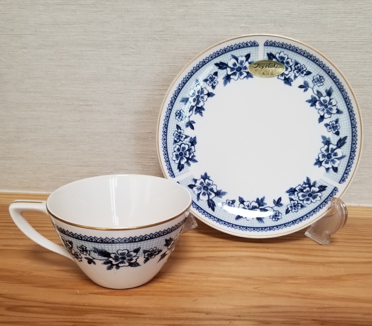 東洋陶器、オールドTOTO 希少廃盤品/ヴィンテージ花柄カップ＆ソーサー 