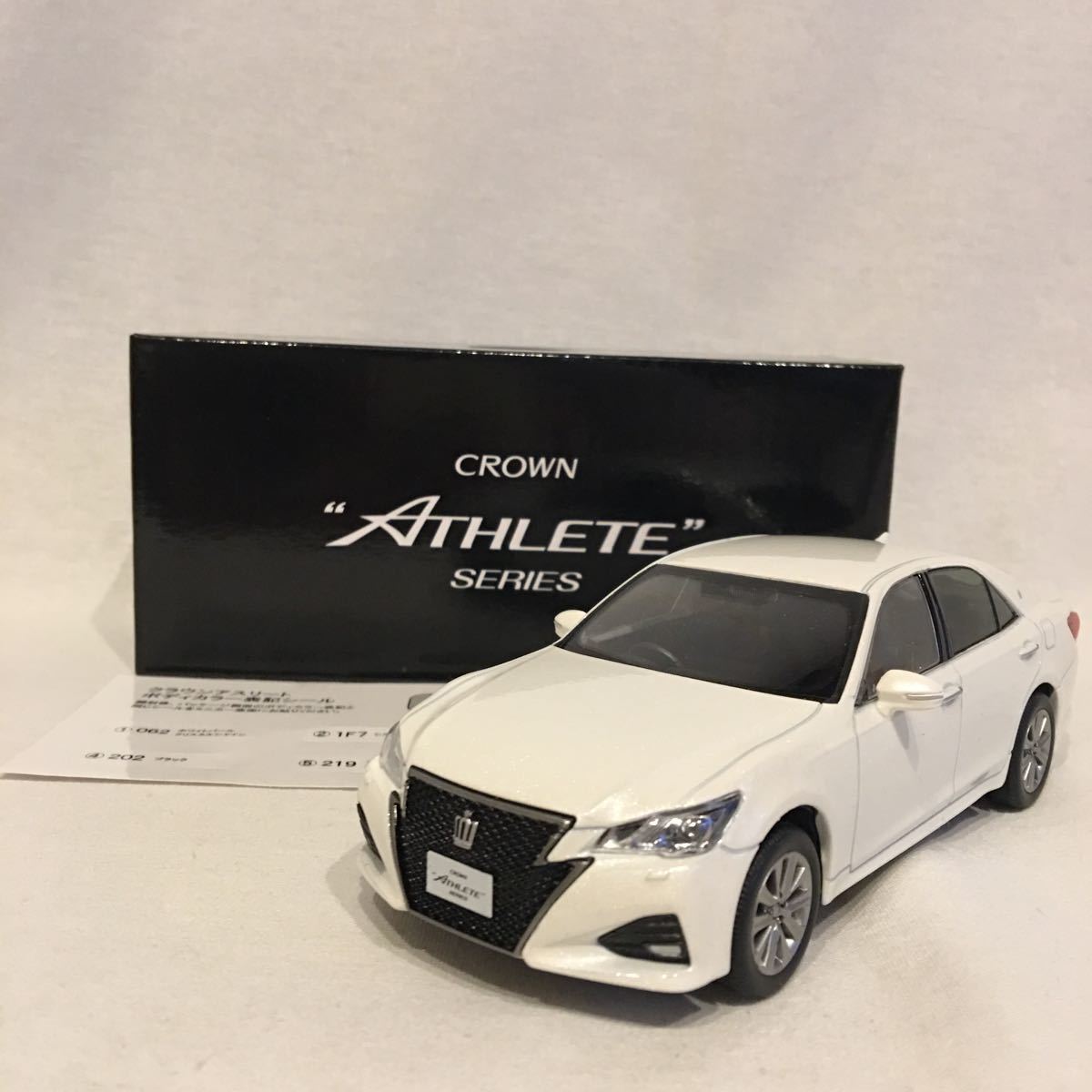 非売品 TOYOTA 1/30 トヨタ クラウン アスリート 後期型 ホワイト 