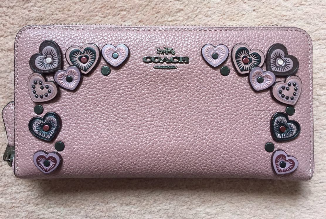 Coach コーチ 長財布アコーディオン ジップ ウォレット ウィズハート ピンク 女性用財布 売買されたオークション情報 Yahooの商品情報をアーカイブ公開 オークファン Aucfan Com