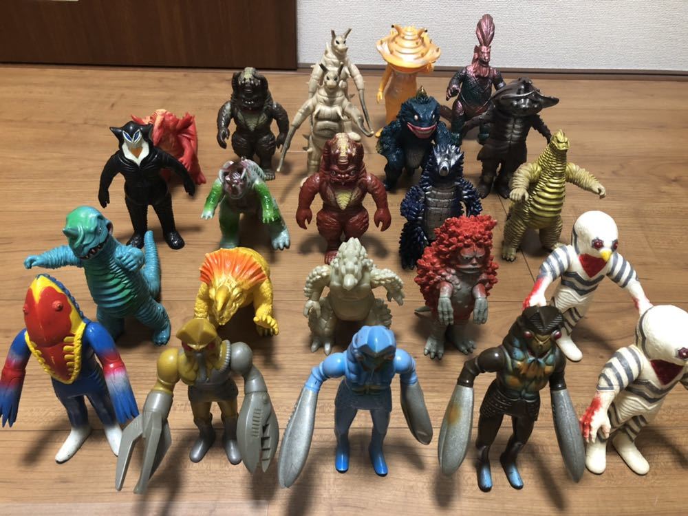 バンダイ 1983年 0 日本製 硬質ソフビ ウルトラ怪獣 ソフビ 初版