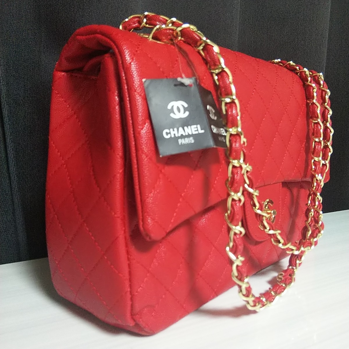 CHANEL ノベルティ マトラッセキャ ビアスキンゴールドチェーン