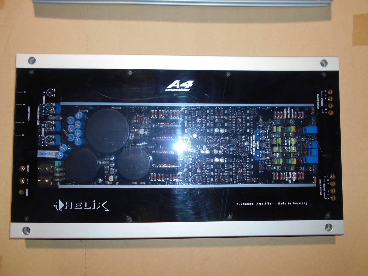 HELIX A4シルバー 85W×4chパワーアンプ 中古