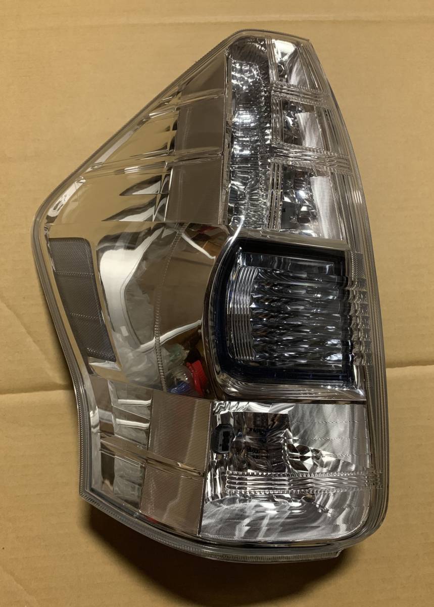 トヨタ プリウスα ZVW41 後期 純正テールランプ LEDランプ 左側