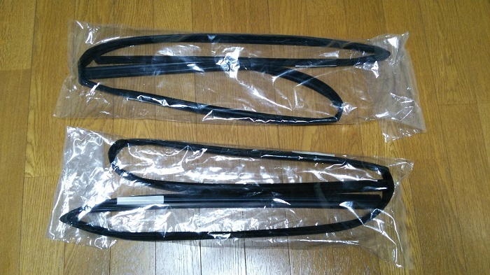 SA22C　サバンナRX-7　後期用　ガラスチャンネル（ガラスラン）　純正 新品 SAVANNA
